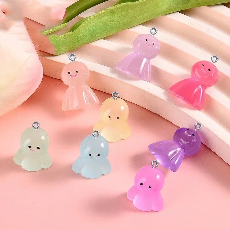Resin Craft Supplies - 10 ชิ้นเรซิ่นรูปการ์ตูนเรืองแสงในที่มืด จี้เรืองแสง อุปกรณ์งานฝีมือ DIY สำหรับต่างหู
